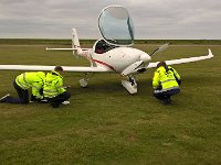 Nordsee 2017 Joerg (37)  Nach der Landung auf Norderney wird das Flugzeug vom Luftfahrtbundesamt gecheckt